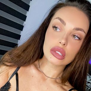 Model - HotBabe petite