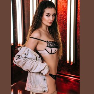 Model - CharmingDiana girl