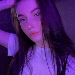 Model - Effie Grayy shaved