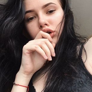 Model - Effie Grayy stockings