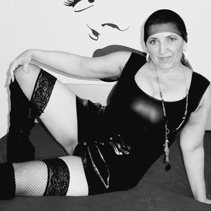 Model - Supreme Domina footfetish