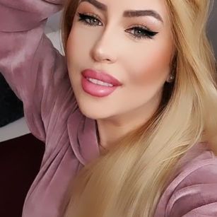 Model - SkylerWhite bigass