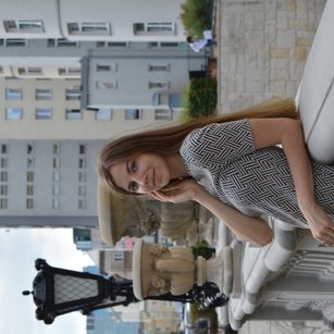 Model - Cute Ana brunett