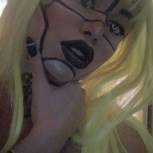 Model - AngeliqueNoir dildo