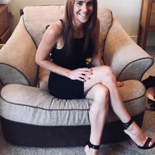 Model - Sammie Smith brunette