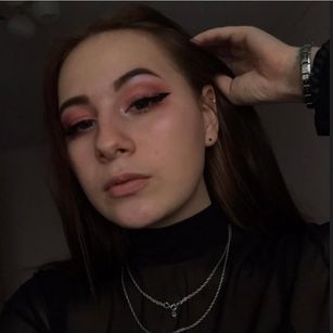 Model - BettiStoun squirt