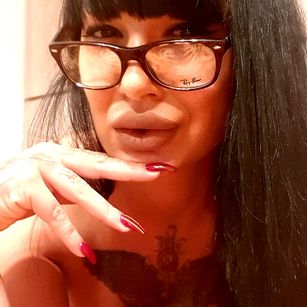 Model - NaughtyDivaMadeinHell horny