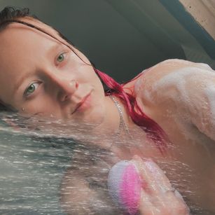 Model - cheeks4checks feet