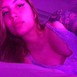 Model - Arabella Colors feet