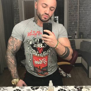 Model - Demian Blake fitbody