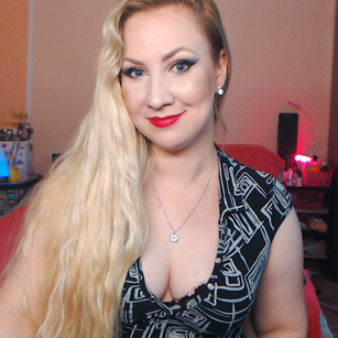 Model - Miss Lexy Gold joi