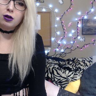 Model - LunaCamKitten curvy