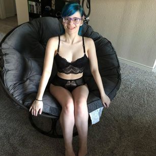 Model - Littlebunnyslut little