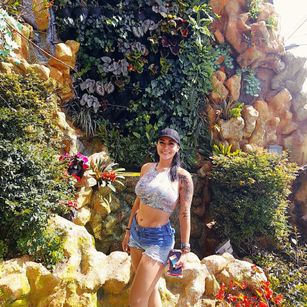 Model - Holly_Thomson horny