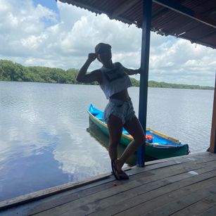 Model - Holly_Thomson bigtits