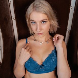 Model - ErinMoun girlnextdoor