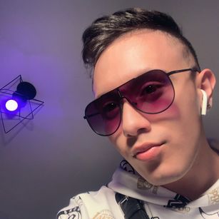 Model - Santiago Smith skinny