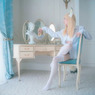 Model - ellie_wow piercing