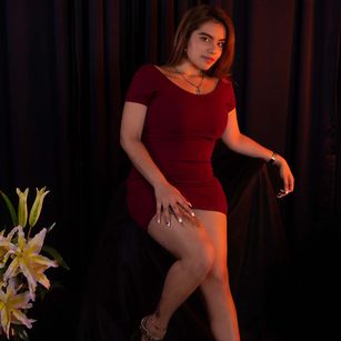 Model - Juliana shaved