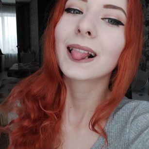Model - AprilFoxy redhead