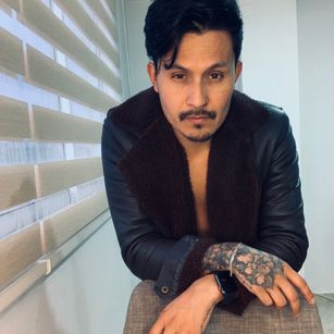 Model - M3L0C0T0N latino