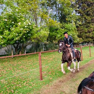 Model - M3L0C0T0N latino