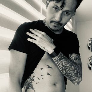 Model - M3L0C0T0N dedos