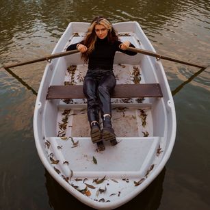 Model - Jia Lava striptease