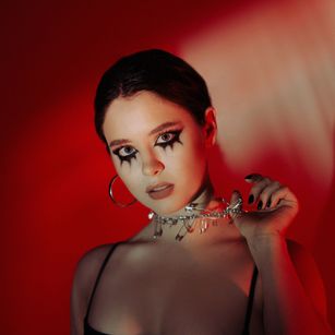 Model - Mary cumshow