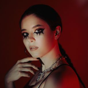 Model - Mary masturbate