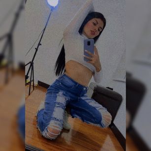 Model - niki bigboobs