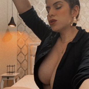 Model - Nina Parker findom