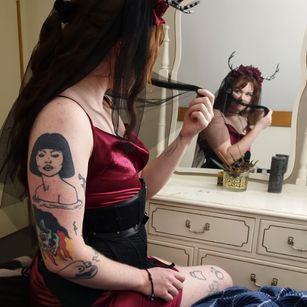 Model - AndroSapphire feet