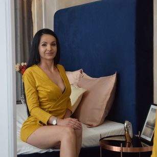 Model - MiraLocks fun