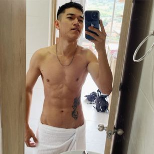 Model - Kai_Hosh feet