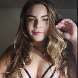 Model - CherryBoomb branca