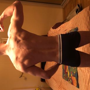 Model - Antawnata Bigdick