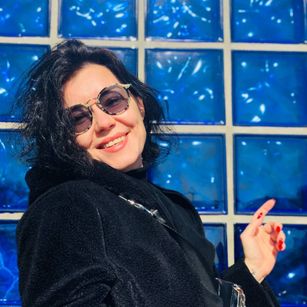 Model - Luna Rival feet