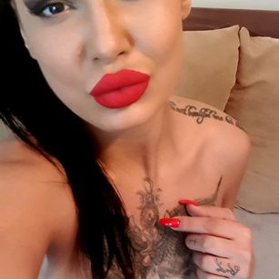 Model - NaughtyDivaMadeinHell sloppy