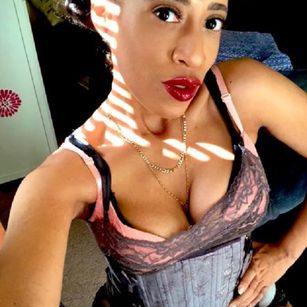 Model - GoddessAminaBordeaux cei