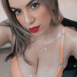 Model - Nina Parker feet