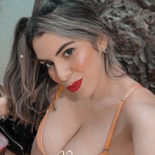 Model - Nina Parker feet