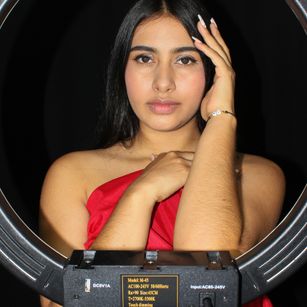 Model - Laura gargantaprofunda