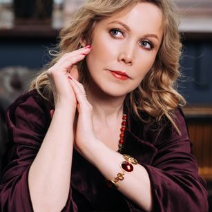 Model - MelissaJames stockings