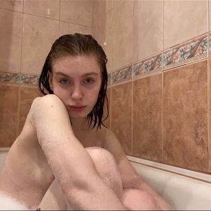 Model - AliceDane dildo