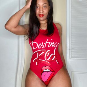 Model - Destiny Red bigboobs