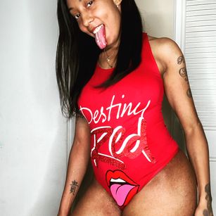 Model - Destiny Red milf