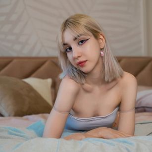 Model - SoraChan feet