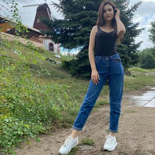 Model - Amelia footfetish