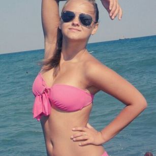 Model - Playful bitch anal